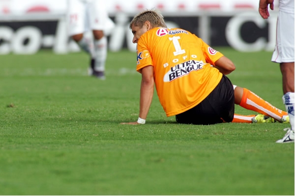 Bofo no pudo evitar la derrota de su equipo