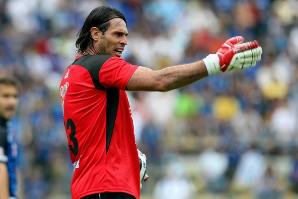 Bossio da indicaciones a su defensa