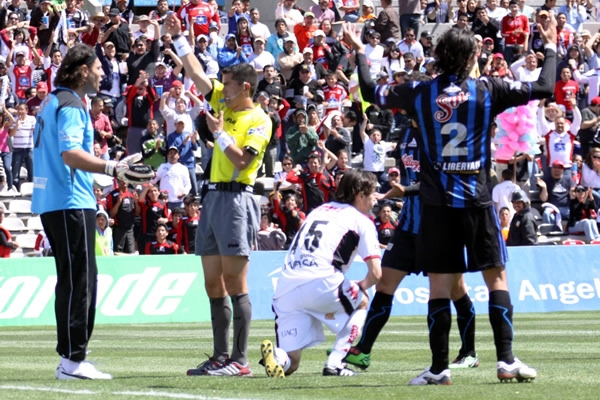 Bossio fue expulsado muy temprano en el encuentro