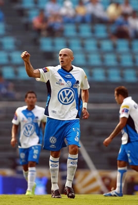 Buen gol de Acosta