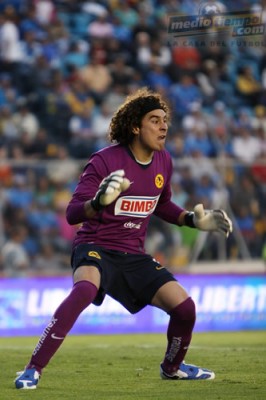 Buena actuación de Guillermo Ochoa.