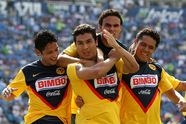 Cabañas cobró a la derecha de Corona para abrir el marcador