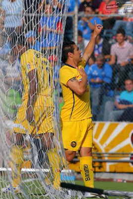 Cabañas festeja su primer tanto de la tarde.