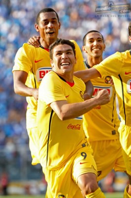 Cabañas festeja su segunda conquista del partido.