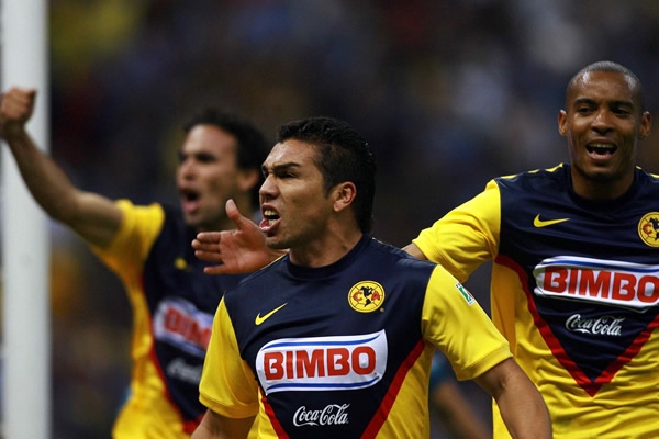 Cabañas festejó efusivamente