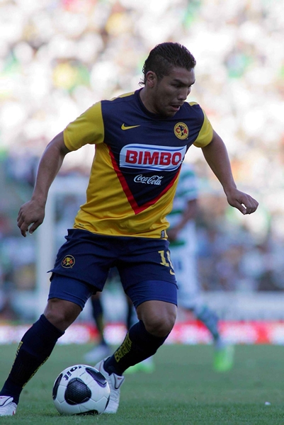 Cabañas siempre aportando el estilo.