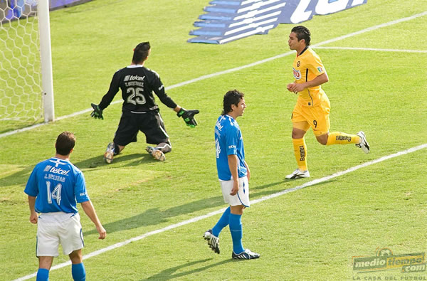 Cabañas superó facilmente a Yosgart para abrir el marcador.