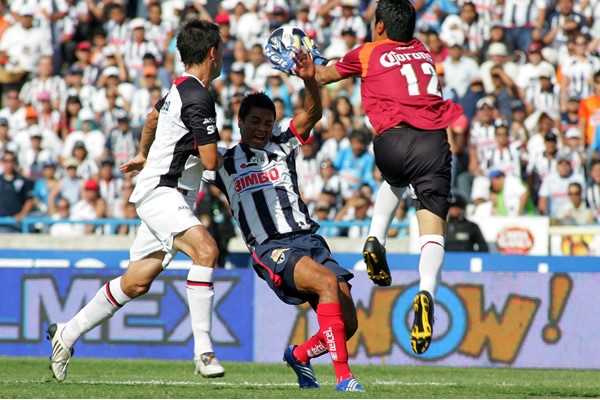 Canales le quita la oportunidad a Santana
