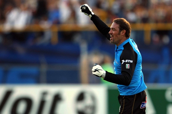 El cancerbero de San Luis festejó el golazo de Alfredo Moreno.