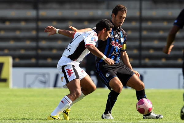 Capitán Beltrán esconde el esférico