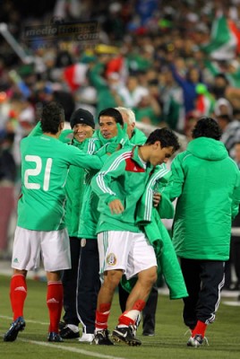 Cárdenas festejó su gol con la banca.