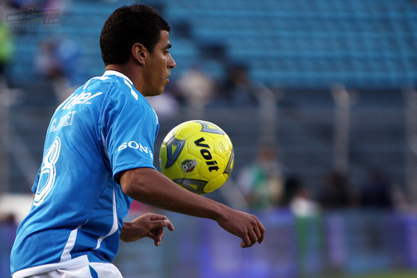 Carlos Bonet, jugador sudamericano de Cruz Azul.