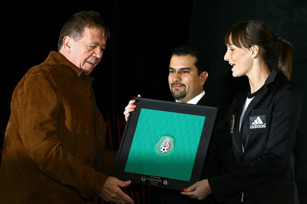 Chabelo fue reconocido