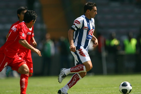Chaco Giménez trata de salir con velocidad.