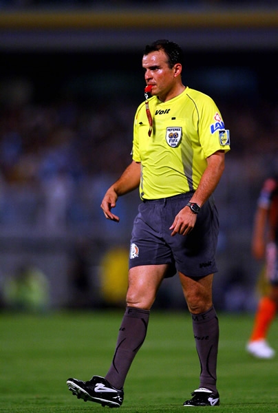Chacón fue el árbitro de la ida en la Final.