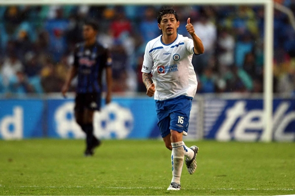 Chávez marcó un gran gol desde la derecha