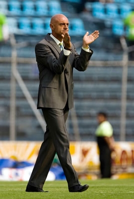 Chelís aplaude