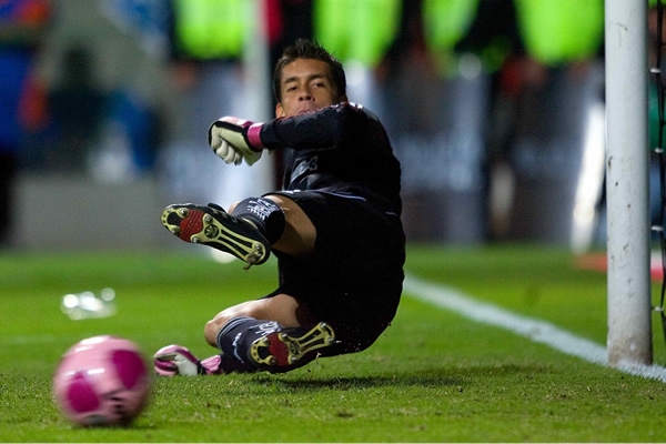 Cirilo no pudo atajar el penal