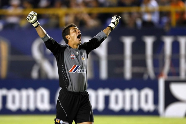 Cirilo Saucedo festeja la victoria