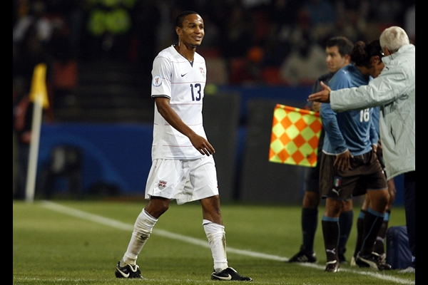 Clark vio la roja al minuto 33.