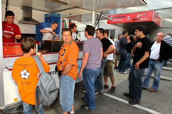 Comiendo algo antes del encuentro