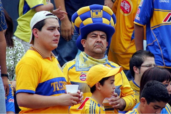 Como siempre, las tribunas del Universitario lucen coloridas