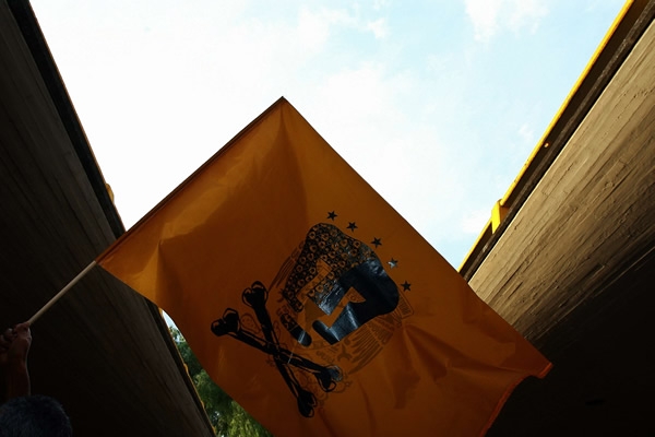 Con orgullo el escudo Puma.