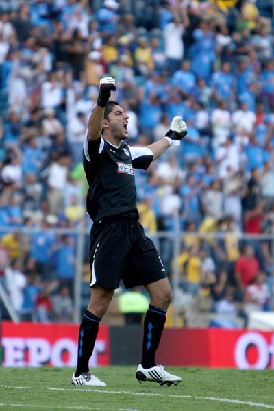 Corona festeja el tanto de Villa