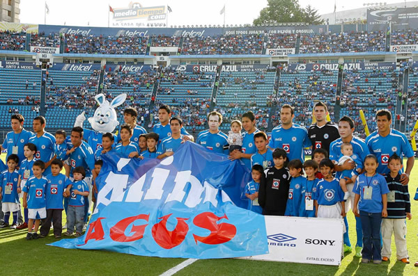 Cruz Azul es retratado antes del inicio del partido.