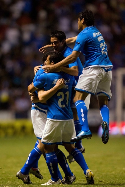 Cruz Azul inició bravo el segundo tiempo