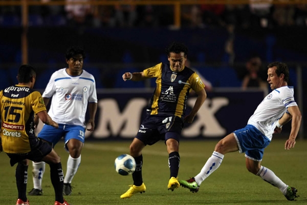 Cruz Azul se defendió con uñas y dientes