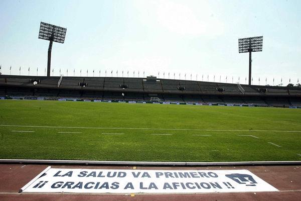 CU sin gente, un estadio fantasmal.