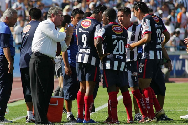 D.T. y jugadores de Monterrey