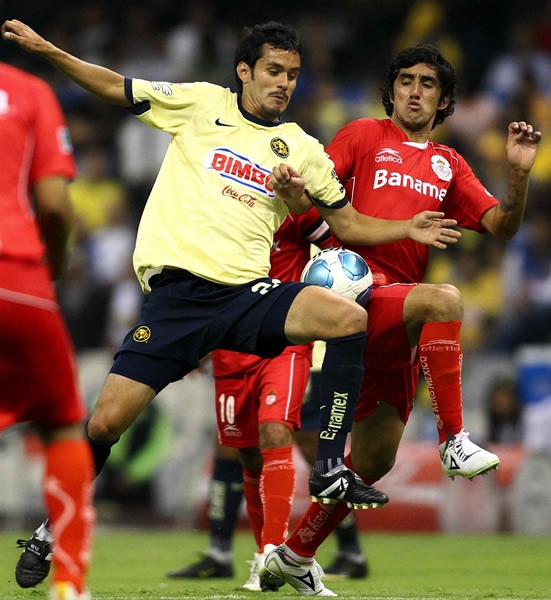 Daniel Márquez peleando con Osvaldo González