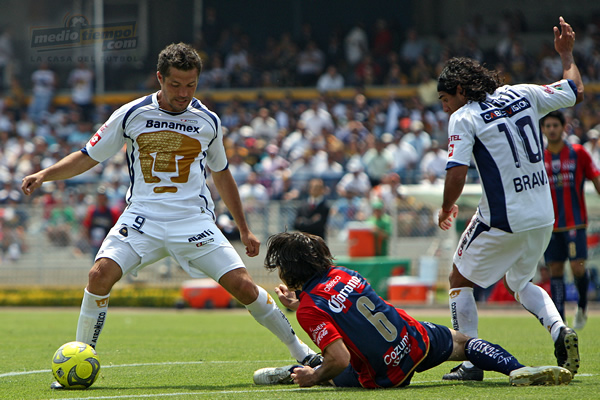 Dante y Martín le hacen el 2 a 1 a Gerardo Espinoza.