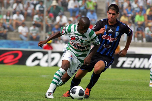 Darwin Quintero buscando quitarse la marca