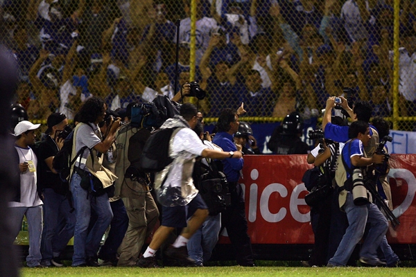 De los Cobos ya es un ídolo en El Salvador