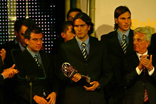 De Nigris recibió el Balón de Oro.