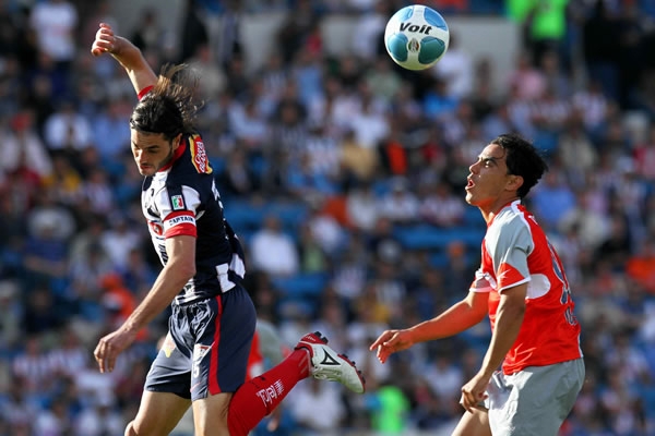 De nueva cuenta, Omar Bravo no estuvo fino