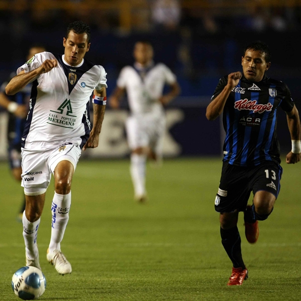 Desde el principio, los locales se fueron al ataque.