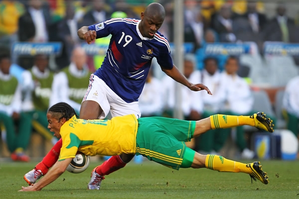 Diaby logró quedarse con este balón