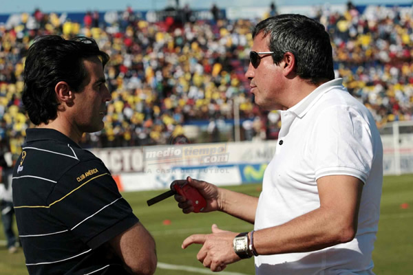 Diálogo entre los presidentes de ambos equipos.