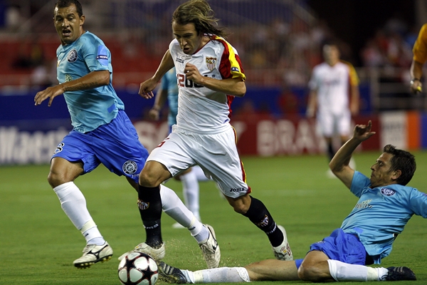 Diego Capel usó su buena velocidad.