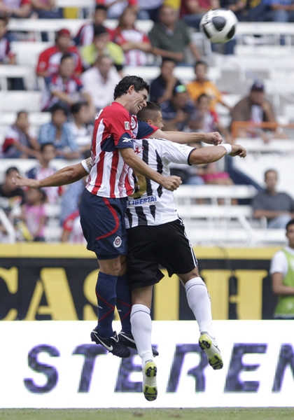 Duelo aereo en el Estadio Jalisco