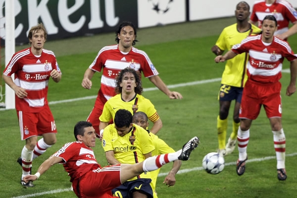 Duelos carioca entre Lucio y Alves.