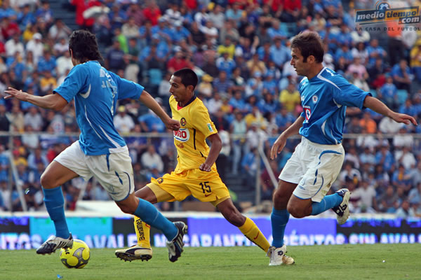 Edgar Eduardo Castillo es marcado por Joaquín Beltrán.