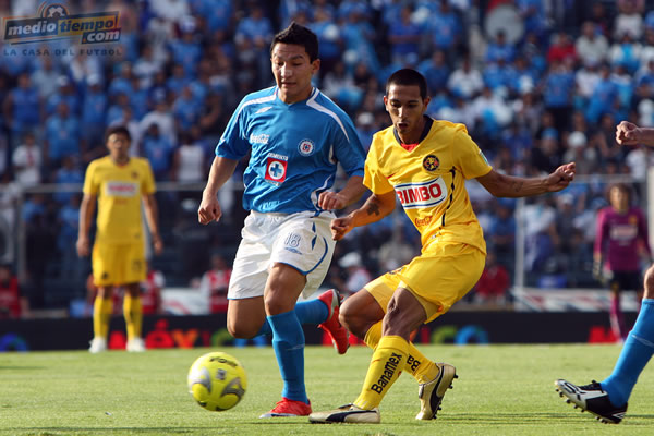 Edgar Eduardo Castillo sigue a César Villaluz.