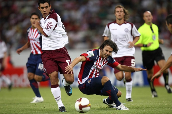 eduardo ledesma de lanus y omar arellano de chivas