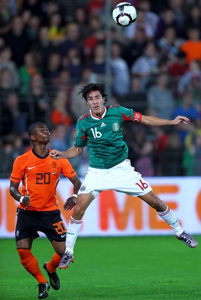 Efraín Juárez ganó este remate por aire