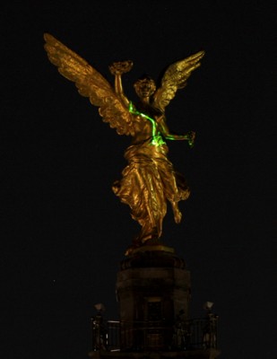 El Ángel de la Independencia se quedó sin luces en el DF.